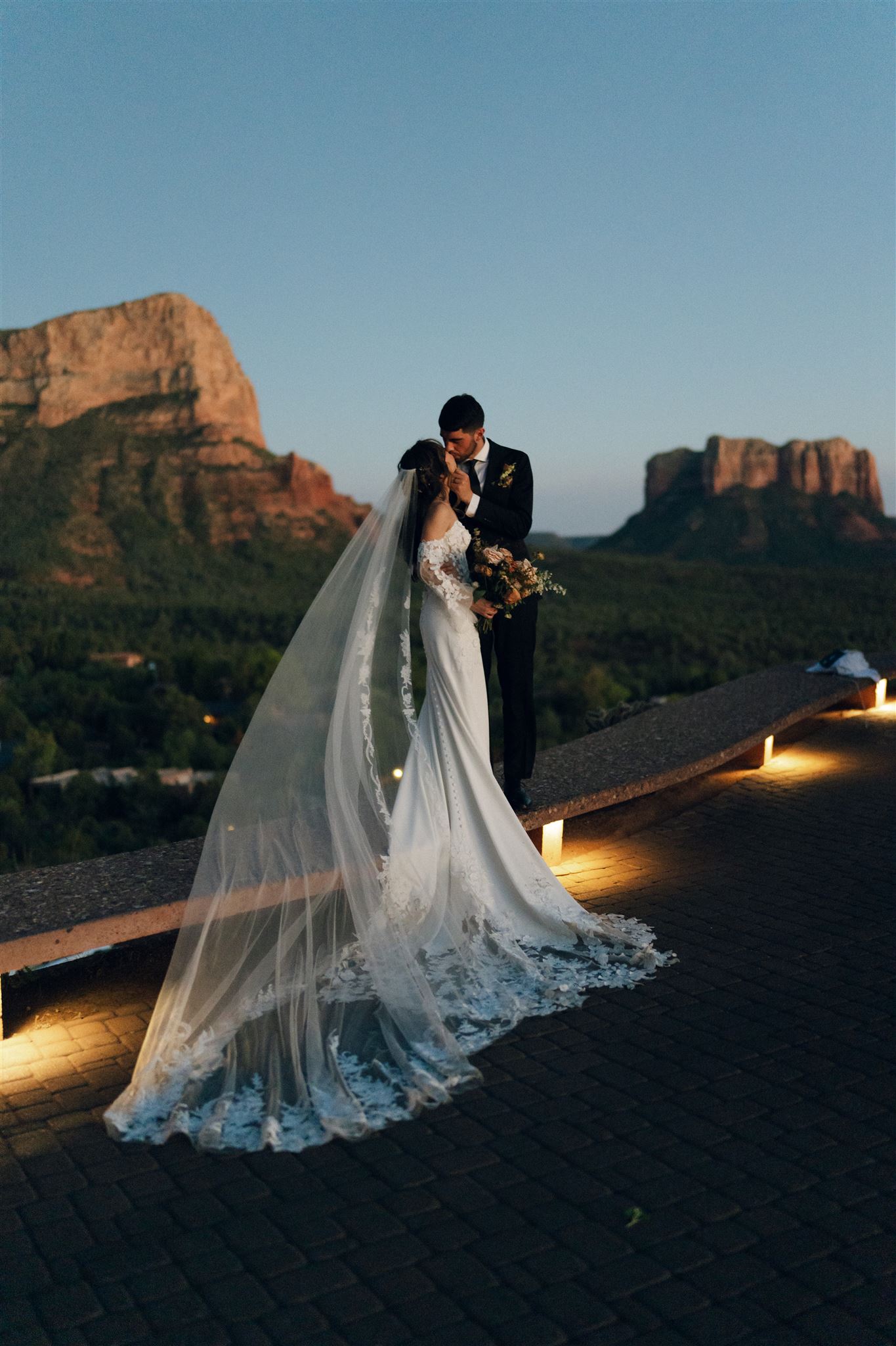 intimate sedona arizona wedding at the Enchantment Resort wedding venue